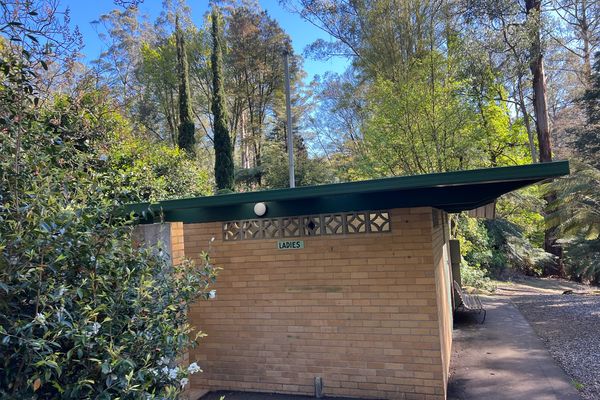 Alfred Nicholas Memorial Gardens 2